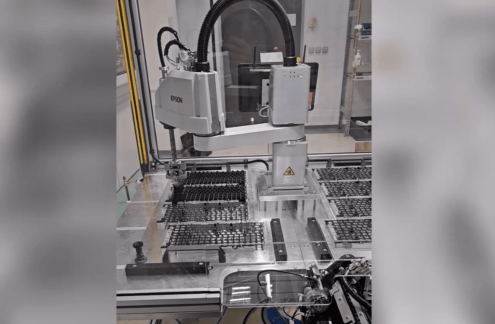 Assembly of Keyboard Switches with Epson Scara Robot